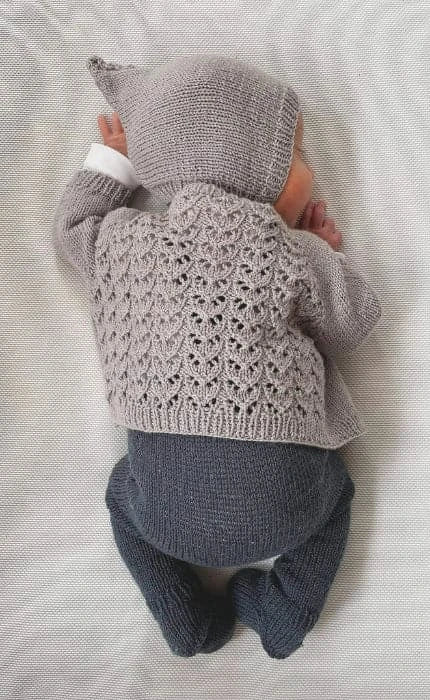 Hallo Welt Babyjacke - COOL WOOL BABY - Strickset von STROFF jetzt online kaufen bei OONIQUE