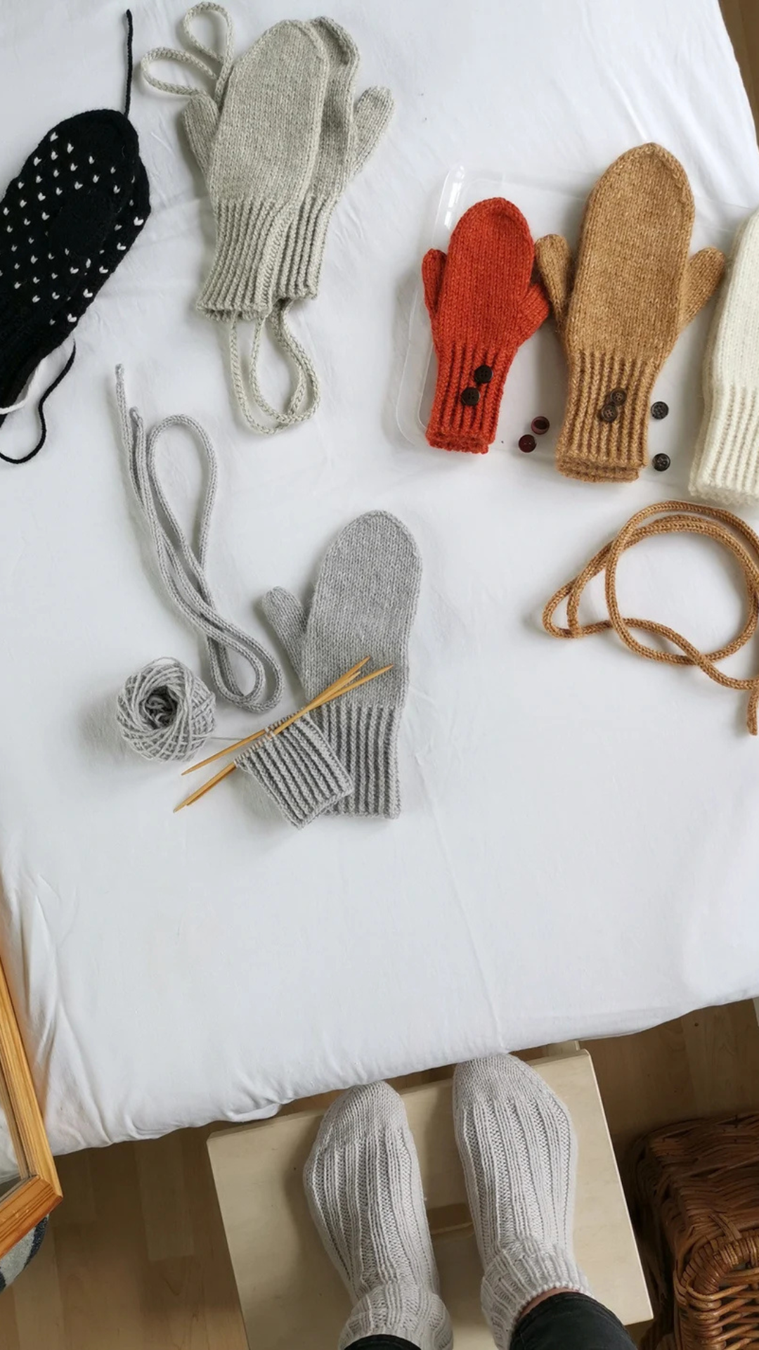 Basic Mittens - THE MERRY MERINO 110 & SILKY KID - Strickset