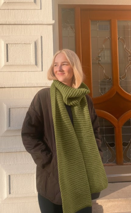 New Beginnings Scarf - OONIQUE CHUNKY - Beginner Knitting Kit with Video Tutorial