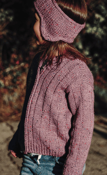 Sveas Kinder-Linjecardigan mit Haarband - HAMELTON TWEED 1 - Strickpaket