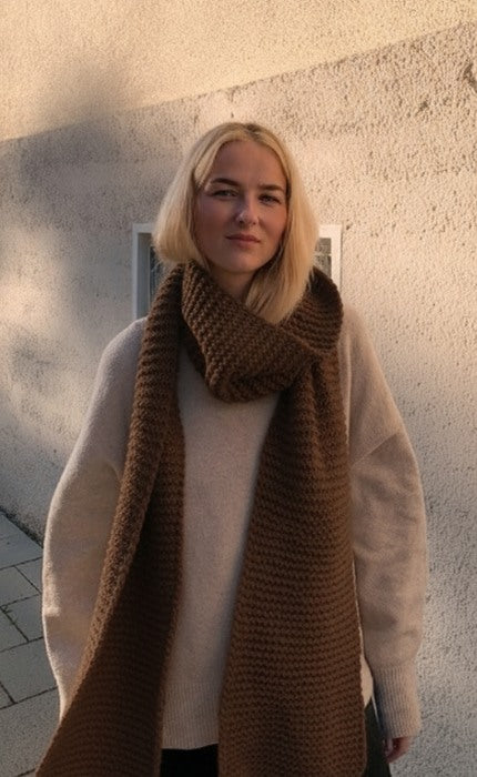 New Beginnings Scarf - OONIQUE CHUNKY - Beginner Knitting Kit with Video Tutorial