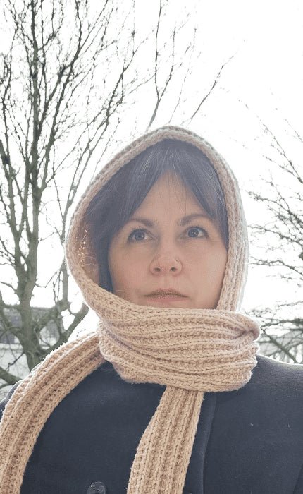Enna Hooded Shawl - THE MERRY MERINO 70 - Strickpaket von IMKE VON NATHUSIUS jetzt online kaufen bei OONIQUE