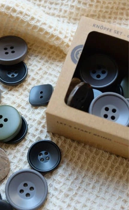 Knopfset - dunkel (48 Stk.) von OONIQUE jetzt online kaufen bei OONIQUE