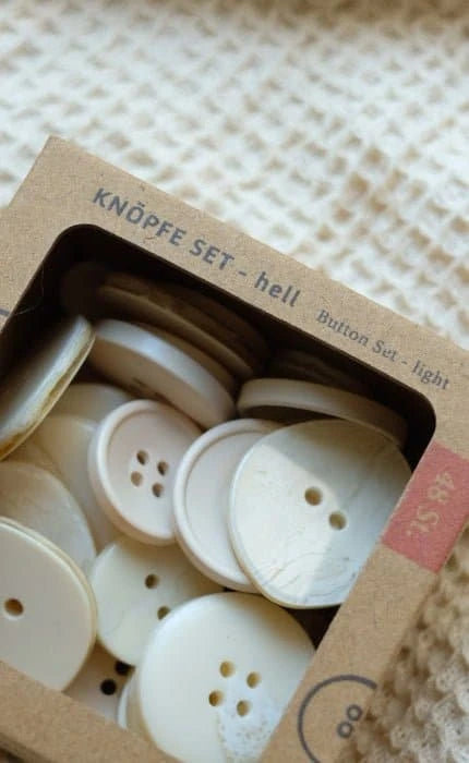 Knopfset - hell (48 Stk.) von OONIQUE jetzt online kaufen bei OONIQUE