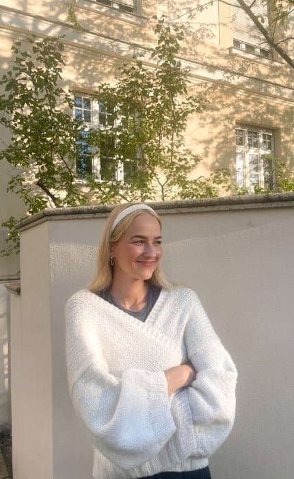 New Beginnings Cardigan - Anfänger Strickset mit Videotutorial von OONIQUE STUDIO jetzt online kaufen bei OONIQUE