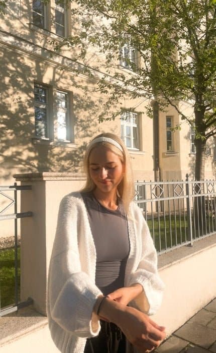 New Beginnings Cardigan - Anfänger Strickset mit Videotutorial von OONIQUE STUDIO jetzt online kaufen bei OONIQUE