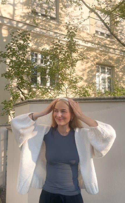 New Beginnings Cardigan - Anfänger Strickset mit Videotutorial von OONIQUE STUDIO jetzt online kaufen bei OONIQUE