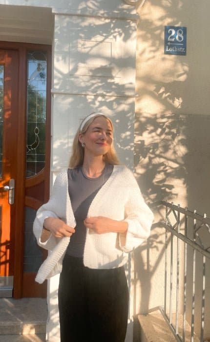 New Beginnings Cardigan - Anfänger Strickset mit Videotutorial von OONIQUE STUDIO jetzt online kaufen bei OONIQUE