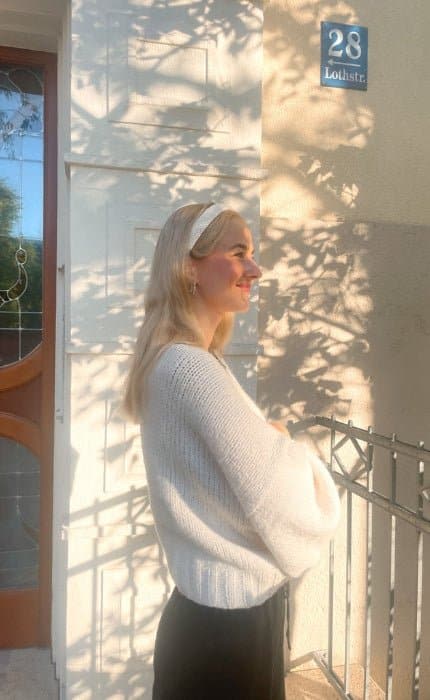 New Beginnings Cardigan - Anfänger Strickset mit Videotutorial von OONIQUE STUDIO jetzt online kaufen bei OONIQUE