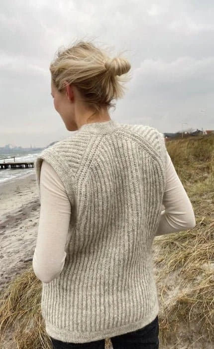 November Weste - PEER GYNT - Strickset von PETITE KNIT jetzt online kaufen bei OONIQUE
