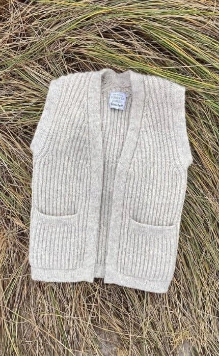 November Weste - PEER GYNT - Strickset von PETITE KNIT jetzt online kaufen bei OONIQUE