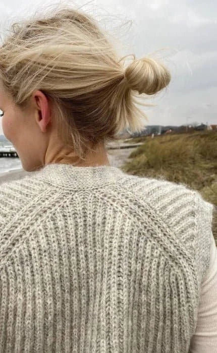 November Weste - PEER GYNT - Strickset von PETITE KNIT jetzt online kaufen bei OONIQUE