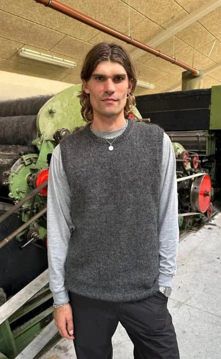 Novice Slipover Man - PEER GYNT - Strickset von PETITE KNIT jetzt online kaufen bei OONIQUE