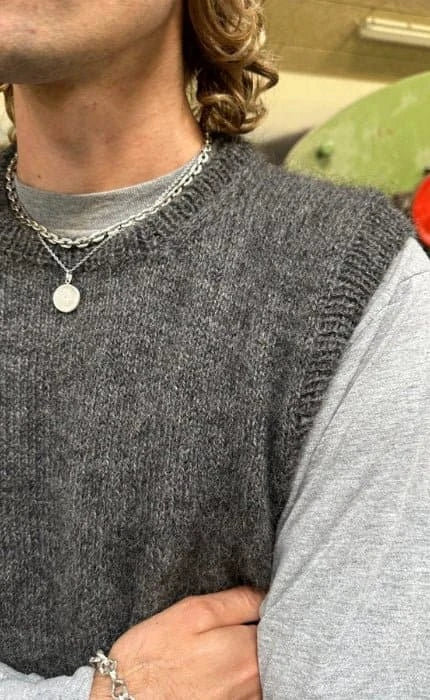 Novice Slipover Man - PEER GYNT - Strickset von PETITE KNIT jetzt online kaufen bei OONIQUE