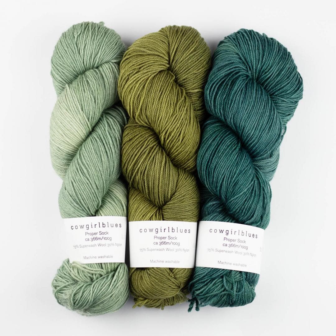 Proper Sock Solids 100g handgefärbt von COWGIRL BLUES jetzt online kaufen bei OONIQUE