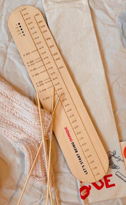 Sockenlineal 4 - fach + Beutel von OONIQUE jetzt online kaufen bei OONIQUE