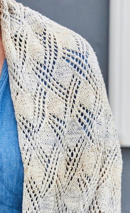 Sommerschal mit Ajourmuster - LANDLUST SOMMERSEIDE - Strickset von LANA GROSSA jetzt online kaufen bei OONIQUE