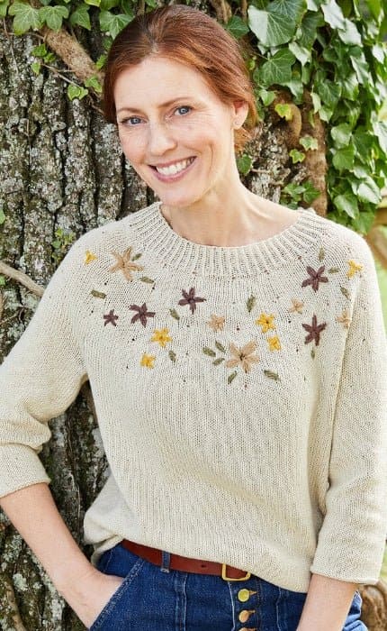 Top Down Pullover mit Stickerei - LANDLUST SOMMERSEIDE - Strickpaket von LANA GROSSA jetzt online kaufen bei OONIQUE