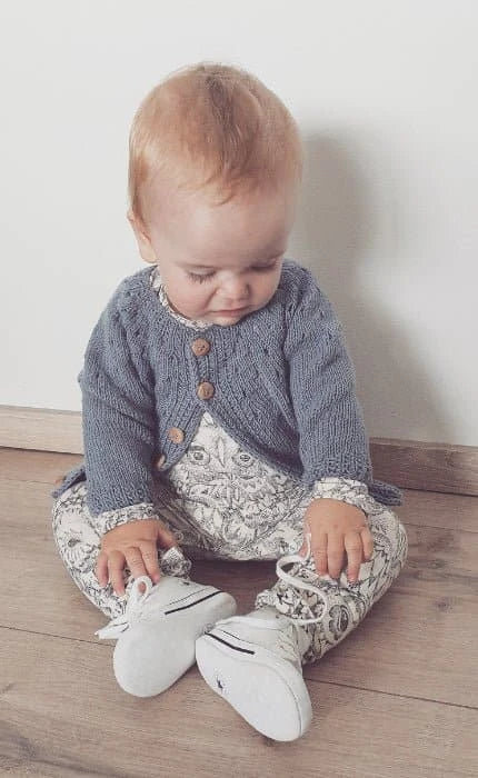 Glück Babyjacke - COOL WOOL - Strickset von STROFF jetzt online kaufen bei OONIQUE