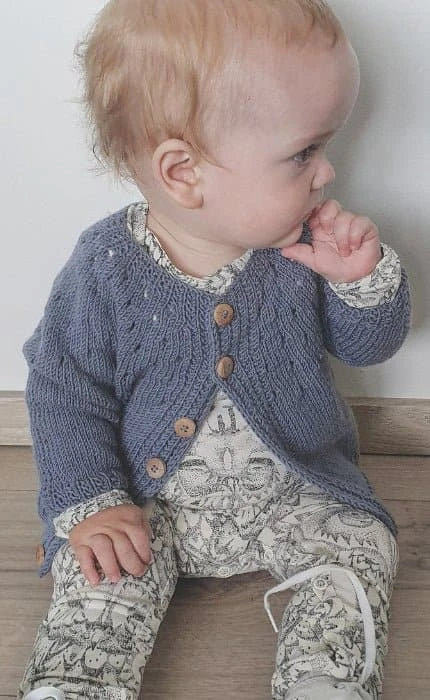 Glück Babyjacke - COOL WOOL - Strickset von STROFF jetzt online kaufen bei OONIQUE