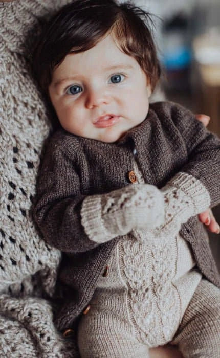 Hallo Welt Babyjacke - COOL WOOL BABY - Strickset von STROFF jetzt online kaufen bei OONIQUE