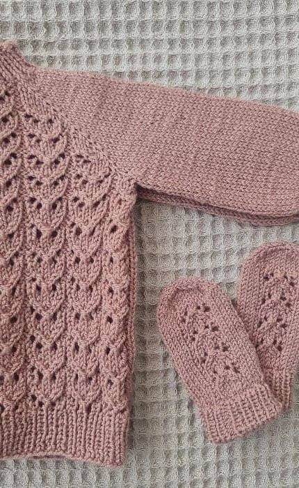 Hallo Welt Babyjacke - COOL WOOL BABY - Strickset von STROFF jetzt online kaufen bei OONIQUE