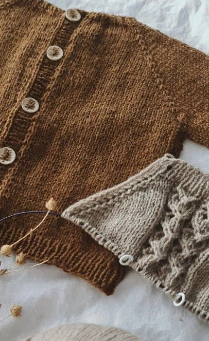 Hallo Welt Babyjacke - COOL WOOL BABY - Strickset von STROFF jetzt online kaufen bei OONIQUE