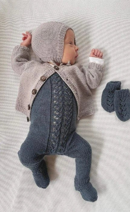 Hallo Welt Babyjacke - COOL WOOL BABY - Strickset von STROFF jetzt online kaufen bei OONIQUE
