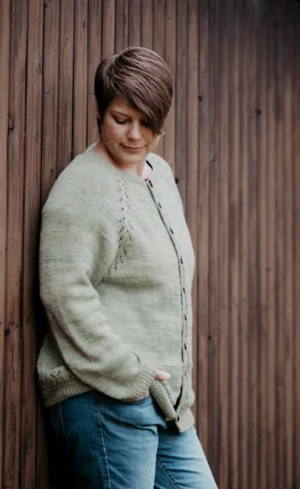 Edla Cardigan - PEER GYNT - Strickset von APPELBANNE DESIGN jetzt online kaufen bei OONIQUE