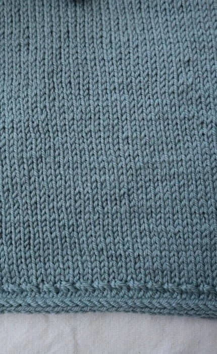 Haselstrauch Weihnachtskleid - COOL WOOL BABY - Strickset von STROFF jetzt online kaufen bei OONIQUE