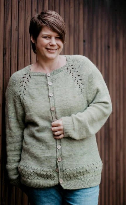 Edla Cardigan - PEER GYNT - Strickset von APPELBANNE DESIGN jetzt online kaufen bei OONIQUE