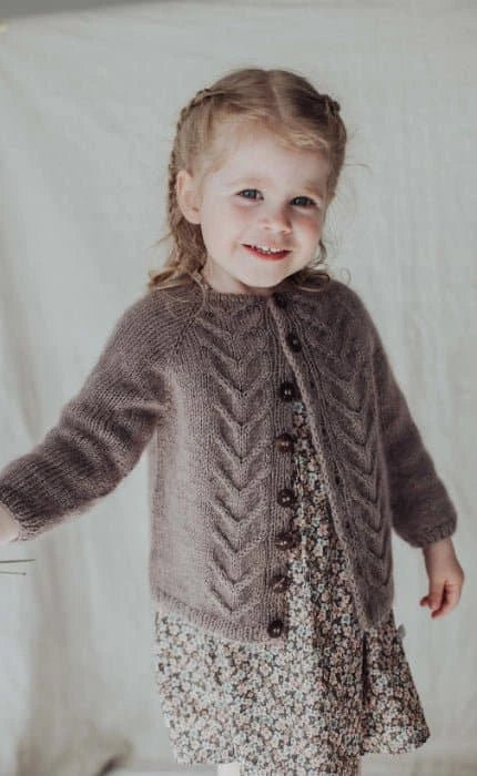 Björk Cardigan für Kinder - COOL WOOL BIG - Strickset von STROFF jetzt online kaufen bei OONIQUE