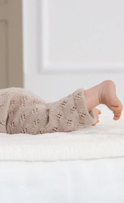 Hose mit Ajourmuster - COOL WOOL BABY - Strickset von LANA GROSSA jetzt online kaufen bei OONIQUE