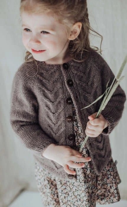 Björk Cardigan für Kinder - COOL WOOL BIG - Strickset von STROFF jetzt online kaufen bei OONIQUE