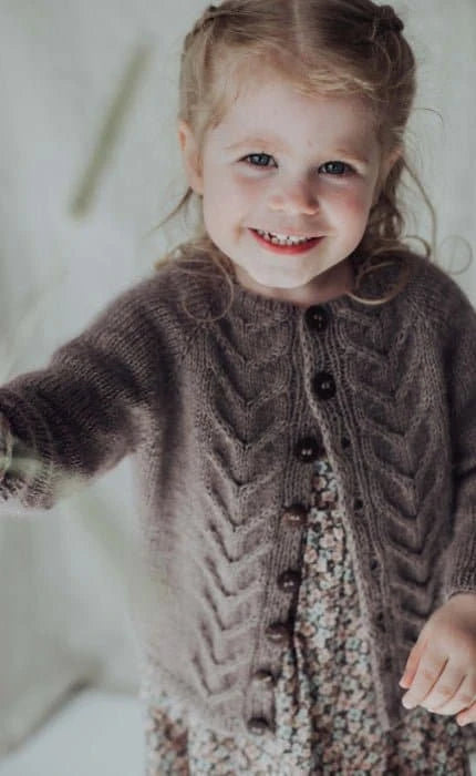 Björk Cardigan für Kinder - COOL WOOL BIG - Strickset von STROFF jetzt online kaufen bei OONIQUE