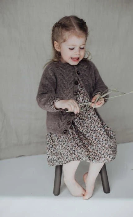 Björk Cardigan für Kinder - COOL WOOL BIG - Strickset von STROFF jetzt online kaufen bei OONIQUE