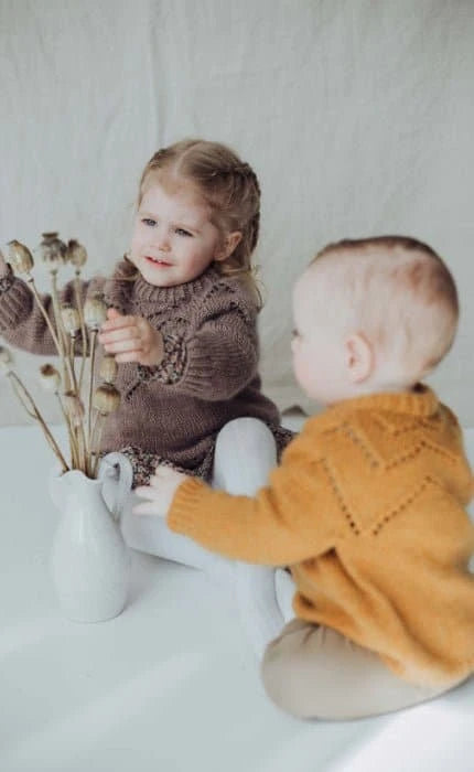 Feder Kinderpullover - COOL WOOL BIG & SILKHAIR - Strickset von STROFF jetzt online kaufen bei OONIQUE