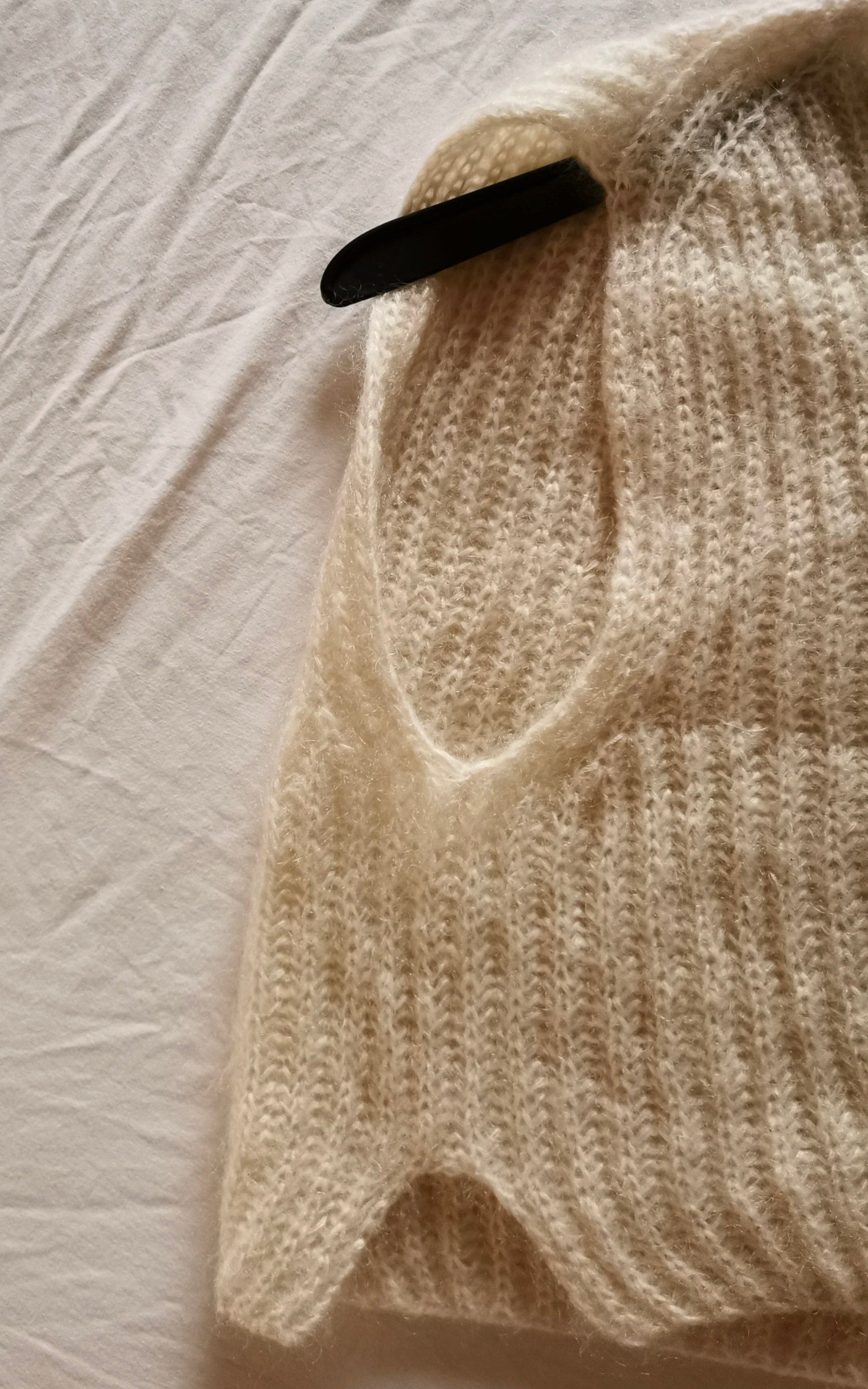 Fluffy Cloud Slipover - SILKHAIR - Strickset von ANN.KA.THRIN jetzt online kaufen bei OONIQUE