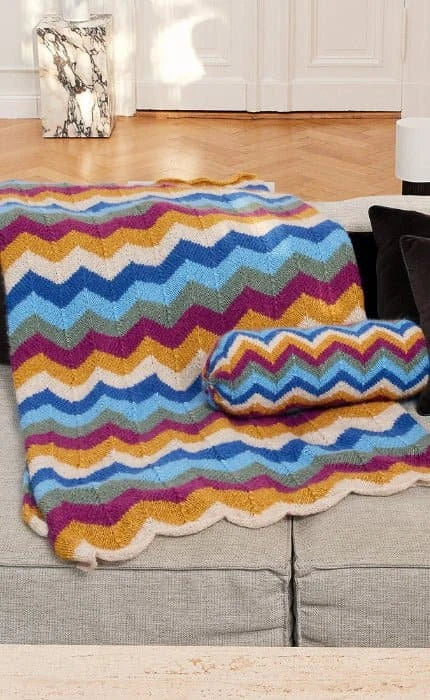 Gestreifte Decke im Zackenmuster - ALPACA AIR - Strickset von LANA GROSSA jetzt online kaufen bei OONIQUE