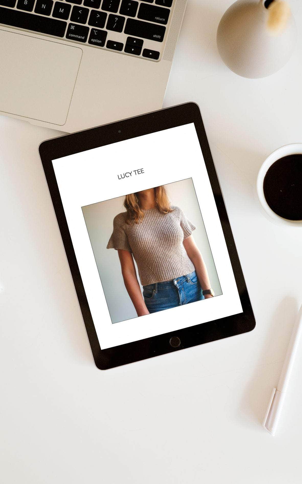 Lucy Tee - ANLEITUNG von KNITTING DEER jetzt online kaufen bei OONIQUE