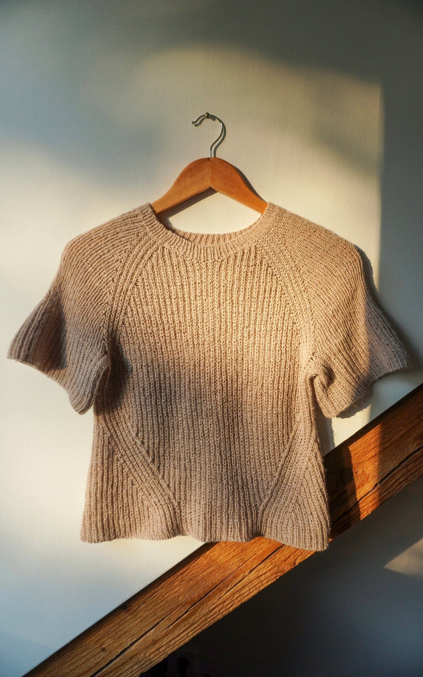 Lucy Tee - ANLEITUNG von KNITTING DEER jetzt online kaufen bei OONIQUE