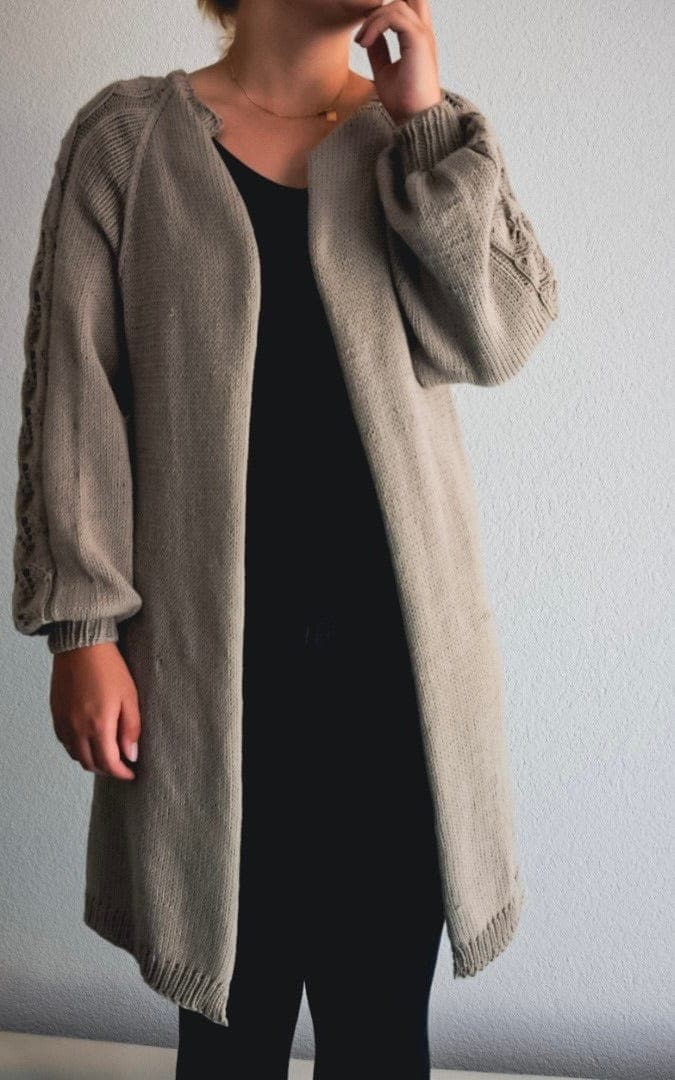 Rania Cardigan - BRIGITTE NO 4 - Strickset von KNITTING_LARI jetzt online kaufen bei OONIQUE