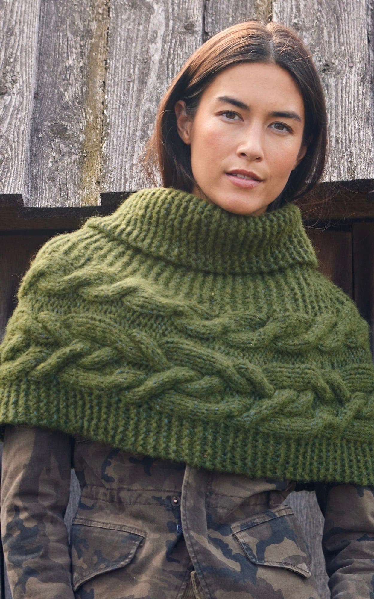 Cape mit Zopfmuster - ECOPUNO CHUNKY - Strickset von LANA GROSSA jetzt online kaufen bei OONIQUE