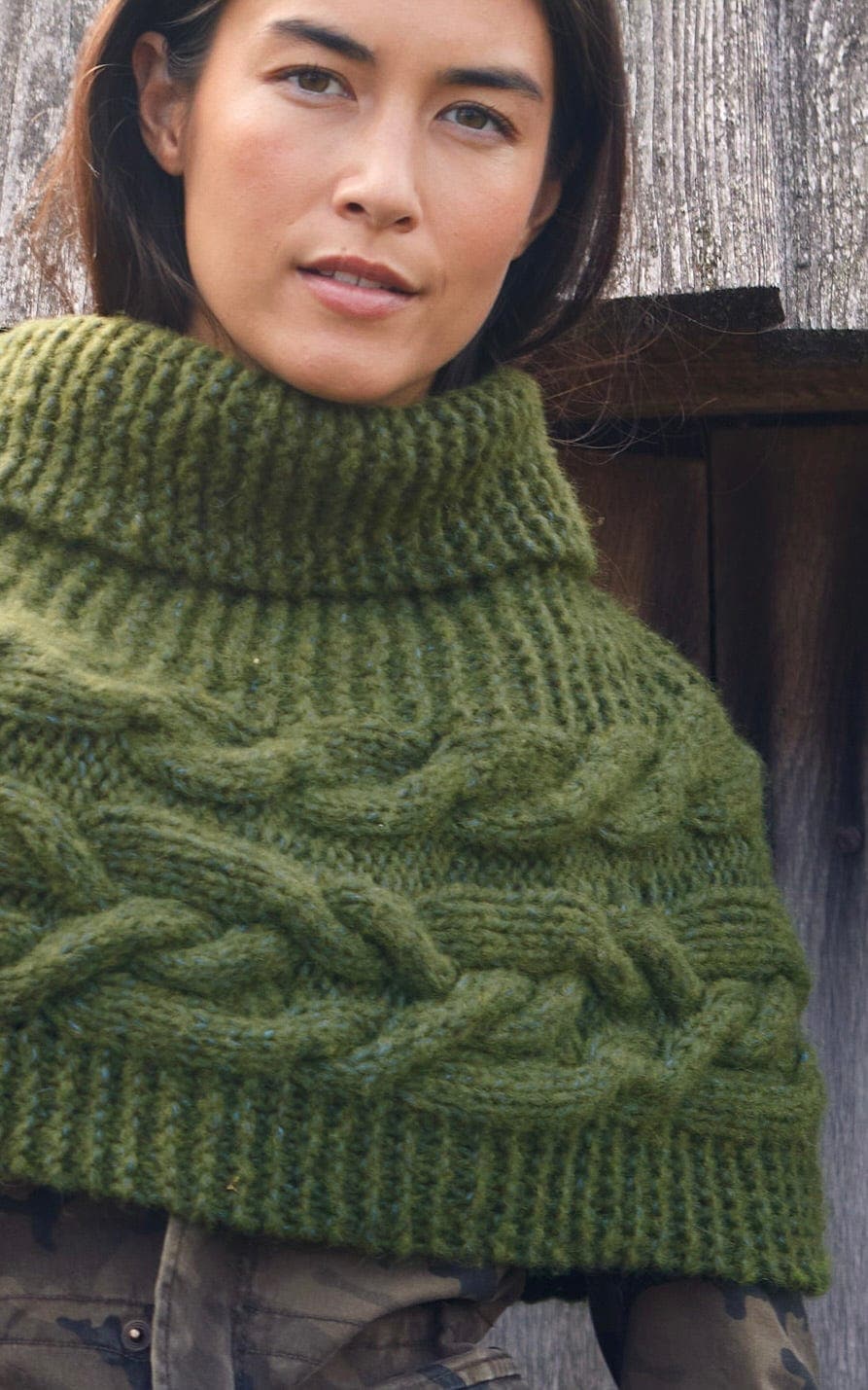 Cape mit Zopfmuster - ECOPUNO CHUNKY - Strickset von LANA GROSSA jetzt online kaufen bei OONIQUE