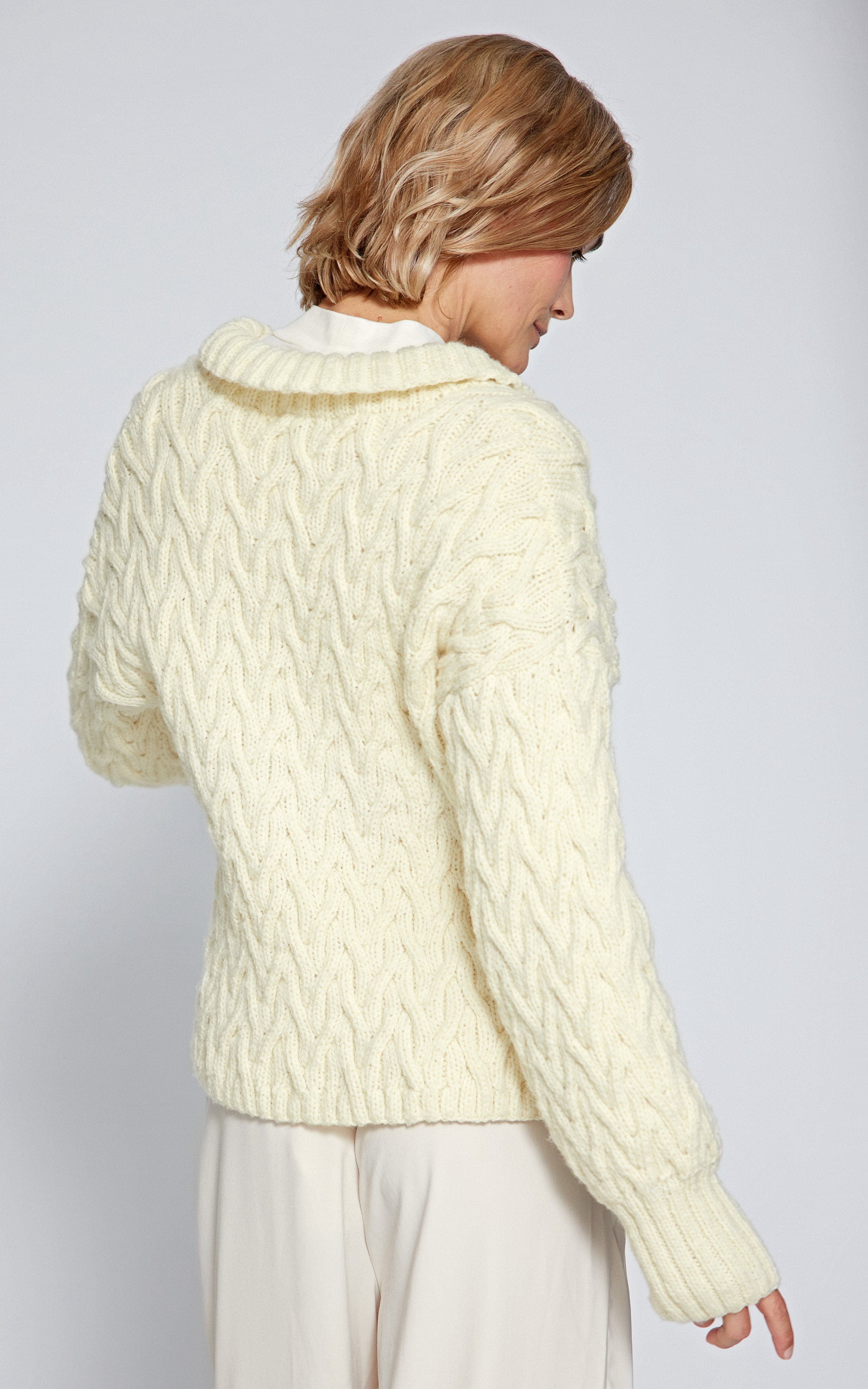 Cardigan im Zopfmuster - COOL MERINO - Strickset von LANA GROSSA jetzt online kaufen bei OONIQUE