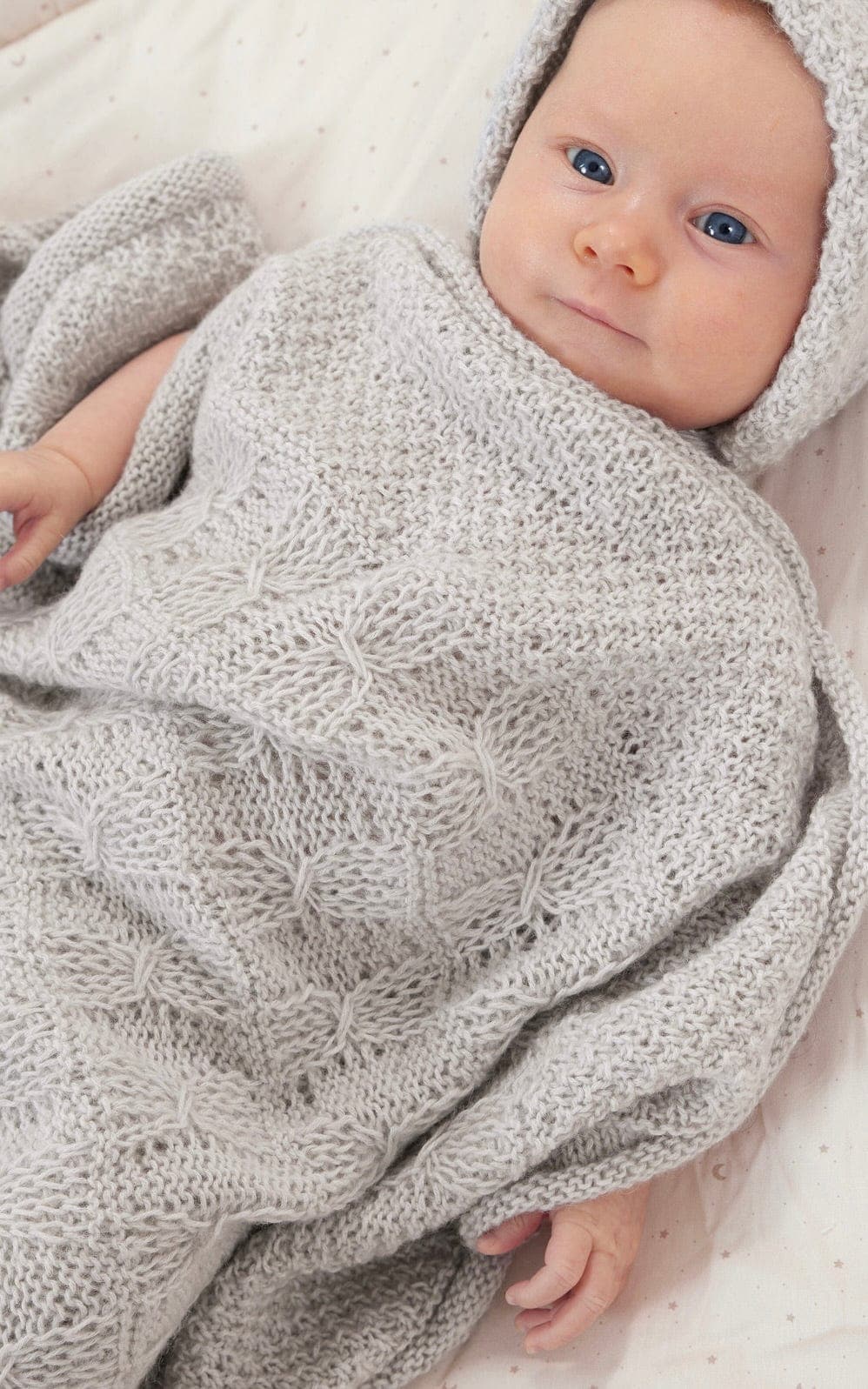 Decke mit Patent-Zopfmuster - ECOPUNO - Strickset von LANA GROSSA jetzt online kaufen bei OONIQUE
