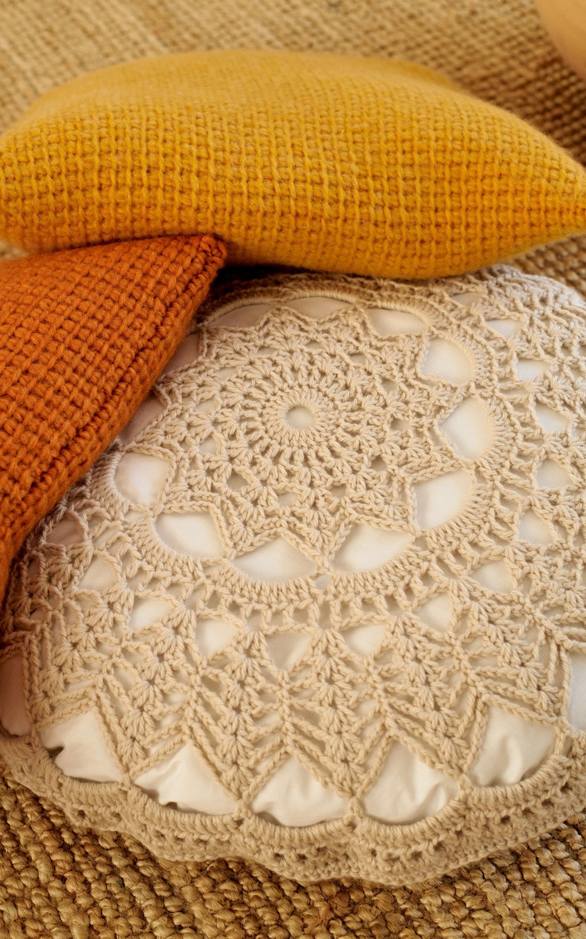Kissenhülle mit Sternmotiv - LANDLUST ALPAKA MERINO 100 - Häkelset von LANA GROSSA jetzt online kaufen bei OONIQUE