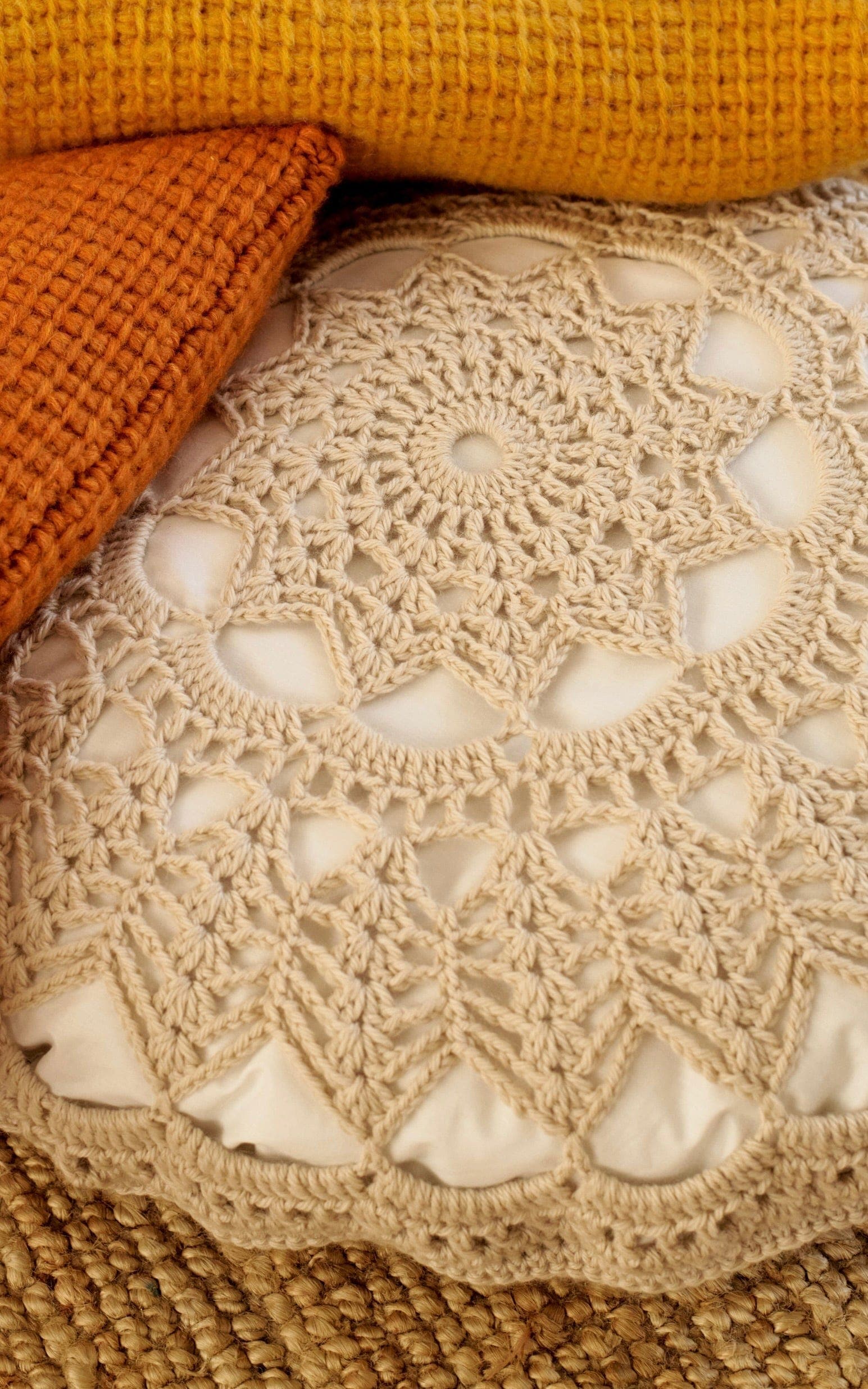 Kissenhülle mit Sternmotiv - LANDLUST ALPAKA MERINO 100 - Häkelset von LANA GROSSA jetzt online kaufen bei OONIQUE
