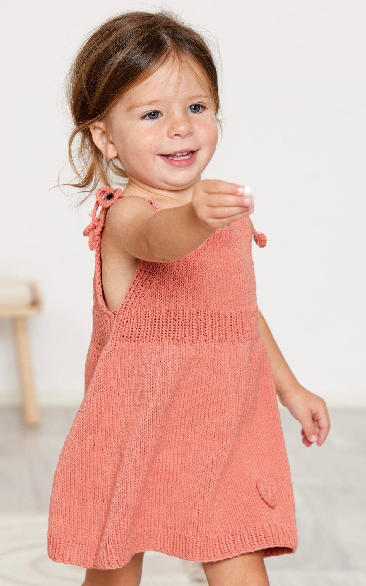 Kleidchen mit Herz Applikation - ELASTICO - Strickset von LANA GROSSA jetzt online kaufen bei OONIQUE