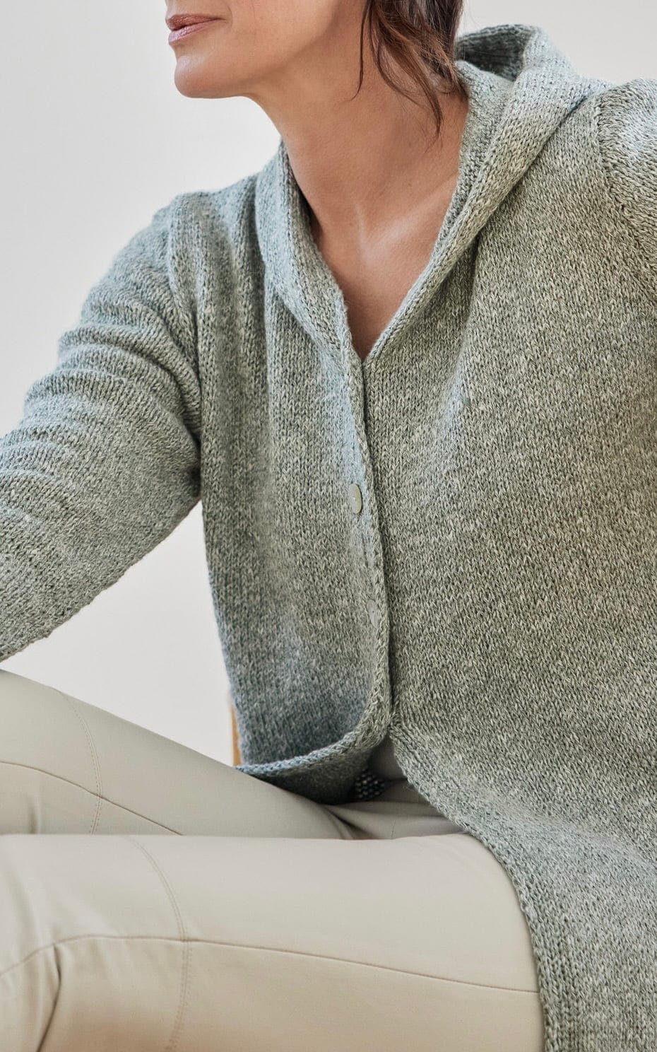 Lange taillierte Kapuzenjacke - CARA - Strickset von LANA GROSSA jetzt online kaufen bei OONIQUE
